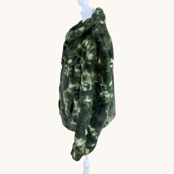 Guess Faux Fur Jacket Camo Khaki Green (L) - Picture 4 of 9